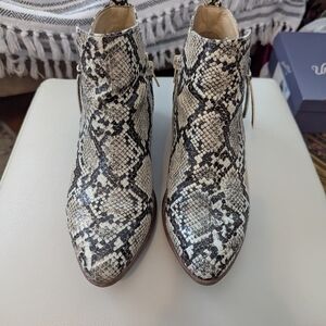 ✨ MIA Black & White Snakeskin Ankle Booties – Size 7.5 ✨